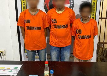 Foto ketiga tersangka dan barang bukti yang diamankan Polisi.