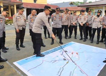 Suasana penggelaran  Tactical Floor Game (TFG) dalam rangka pengamanan Hari Raya Idul Fitri 1446 H, di wilayah hukum Polres Pematangsiantar, di Lapangan Apel Polres Pematangsiantar, pada Selasa (18/3/2025) pagi, sekira pukul : 09.30 WIB.