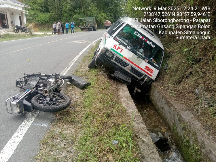 Poslantas Parapat, gerak cepat respon laporan warga dengan turun melakukan olah Tempat Kejadian Perkara (TKP) kecelakaan lalulintas (Lakalantas), pada Minggu (9/3/2025) siang.