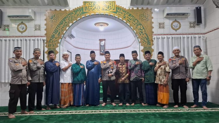 Kapolres Pematangsiantar, AKBP Yogen Heroes Baruno SH, SIK, Safari Ramadhan 1446 H, di Masjid Ilham Pematangsiantar, pada Selasa malam (11/3/2025).