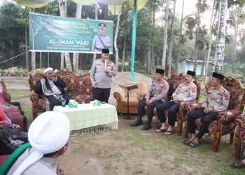 Kapolres Simalungun, AKBP Choky Sentosa Meliala, S.I.K., S.H., M.H, bersama jajaran Polres Simalungun menggelar safari ramadhan, di Pesantren Al Imam Waki, pada Selasa (11/3/2025).