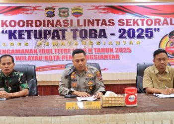 Kapolres Pematangsianțar, AKBP Yogen Heroes Baruno SH, SIK, pimpin Rapat Koordinasi Lintas Sektoral Ops Ketupat Toba tahun 2025 dalam rangka pengamanan Hari Raya Idul Fitri 1446 H, di Aula Polres Pematangsiantar, pada Senin (17/3/2025) pagi.