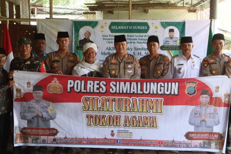 Kapolres Simalungun, AKBP Choky Sentosa Meliala, S.I.K., S.H., M.H, Safari Ramadhan dengan mengunjungi Pondok Pesantren Darul Hikmah, di Nagori Bah Joga Utara, Kecamatan Jawa Maraja Bah Jambi, Kabupaten Simalungun, pada Rabu (12/3/2025).