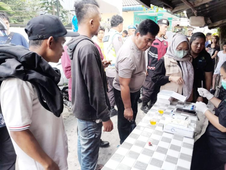 Polres Pematangsiantar melalui Satuan Reserse Narkoba, menggelar kegiatan Gerebek Sarang Narkoba (GSN), di tiga lokasi, pada Selasa (8/4/2025) siang.