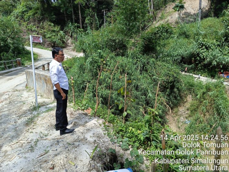 Sat Reskrim Polres Simalungun melakukan penyelidikan terhadap dugaan kegiatan penambangan pasir ilegal, di perbatasan Nagori Tiga Dolok dan Nagori Siatasan, Kecamatan Dolok Panribuan, Kabupaten Simalungun.