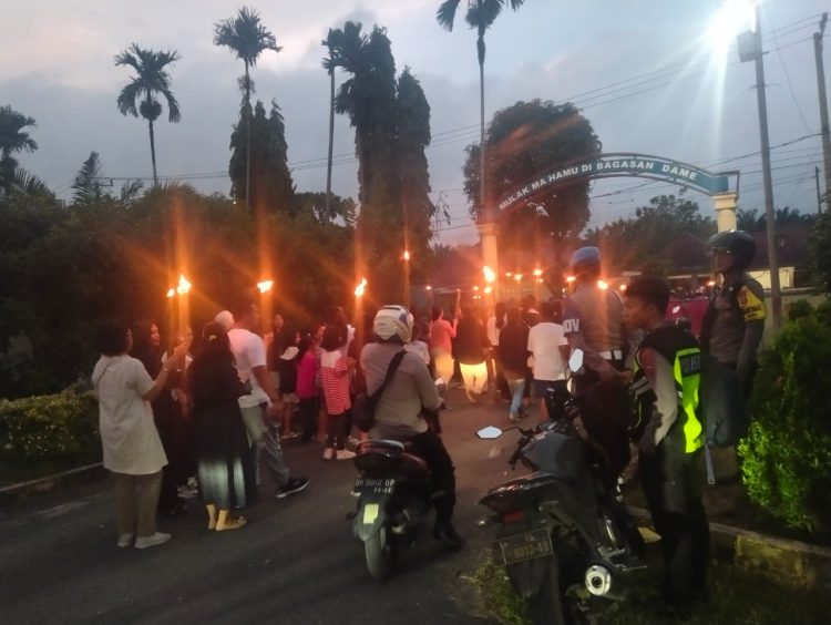 Polsek Siantar Timur mengamankan kegiatan jalan salib, dalam rangka memperingati Hari Paskah, di Gereja Resort HKBP Tomuan, Kecamatan Siantar Timur, Kota Pematangsiantar, pada Kamis  (17/4/2025) sore.