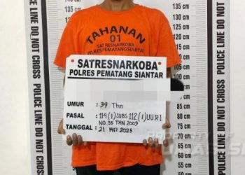 Foto pelaku dan barang bukti.