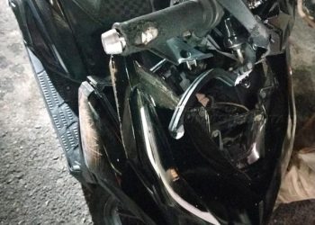 Sepedamotor yang dikendarai korban tampak rusak parah.