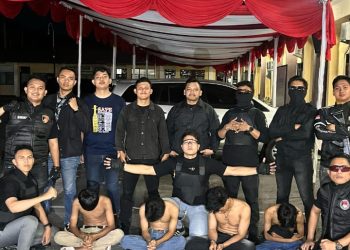Polres Pematangsiantar gerak cepat membubarkan aksi tawuran, di Jalan Bali Pematangsiantar, tepatnya di Simpang Cafe Dimensi, pada Sabtu (28/6/2025) malam.