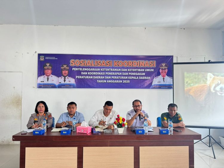 Kapolsek Siantar Utara, AKP Jahrona Sinaga SH menghadiri sosialisasi koordinasi penyelenggaraan Ketentraman dan Keteriban Umum (Trantibum), penerapan dan penegakkan Peraturan Daerah (Perda) serta Peraturan Kepala Daerah Tahun Anggaran 2025, di Kantor Camat Siantar Utara, pada Rabu (25/6/2025) pagi.