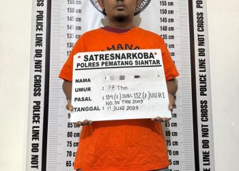Foto tersangka dan barang bukti.