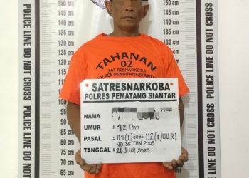Foto tersangka dan barang bukti.