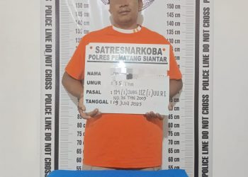 Foto tersangka dan barang bukti.