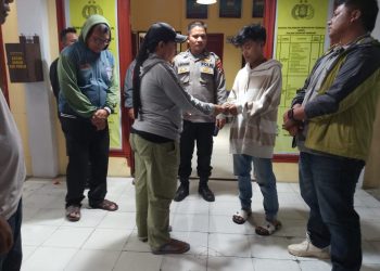 Kapolres Pematangsiantar, AKBP Sah Udur T.M. Sitinjak SH, SIK, MH, didampingi Kapolsek Sianțar Marihat, AKP Doni Simanjuntak SH, gerak cepat (Gercep), selesaikan perkara tawuran antar pelajar, pada Jumat (20/6/2025) malam.
