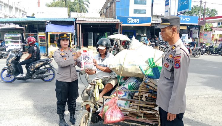 Polsek Siantar Utara melaksanakan pembagian bantuan sosial (Bansos) dalam rangka menyambut Hari Bhayangkara ke 79, di wilayah hukum Polres Pematangsiantar, pada Kamis (12/6/2025) pagi, pukul : 10.00 WIB.