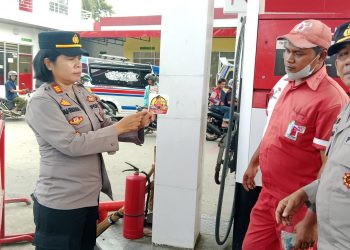 Kapolsek Siantar Utara, AKP Jahrona Sinaga SH, bersama Kanit Binmas, IPDA Hotlan Aritonang, sambangi SPBU depan Mako Polsek Siantar Utara, pada Rabu (11/6/2025) siang.