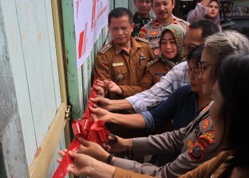 Polres Pematangsiantar melaksanakan kegiatan bedah rumah warga lanjut usia (Lansia), Bapak Mangapul H. Tambunan (67) yang terletak di Jalan Enggang No.23 Pematangsiantar, pada Selasa (23/6/2025) siang.