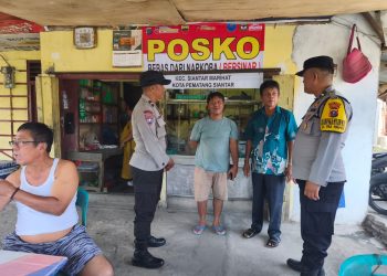 Polsek Siantar Marihat melaksanakan sambang, di Posko Bebas dari Narkoba (Bersinar), di Jalan Pisang Pematangsiantar, pada Jumat (27/6/2025) pagi.