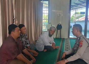 Brigadir. Syamsul Bachri melaksanakan patroli rutin sambang kamtibmas, di Mesjid Al Khoiriah yang terletak di Jln. Jorlang Hataran, Kelurahan Simarito, Kecamatan Siantar Barat, Kota Pematangsiantar, pada Kamis (12/6/2025) siang, pukul : 13.00 WIB.