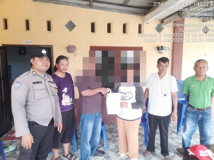 Bhabinkamtibmas Kelurahan Simarimbun, Bripka Johannes C. Siregar, SH, gerak cepat menyelesaikan perkara warga binaan dengan mediasi, pada Selasa (3/6/2025) pagi, sekitar pukul 09.20 WIB.