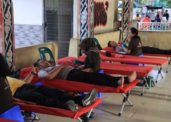 Polres Pematangsiantar melaksanakan donor darah dalam rangka menyambut Hari Bhayangkara ke 79 Tahun 2025, di Balai Bolon Lapanga Haji Adam Malik Pematangsiantar, pada Sabtu (14/6/2025) pagi.