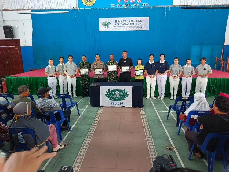 Foto bersama disela kegiatan.