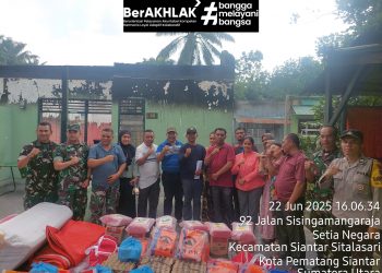 Foto bersama disela kegiatan.