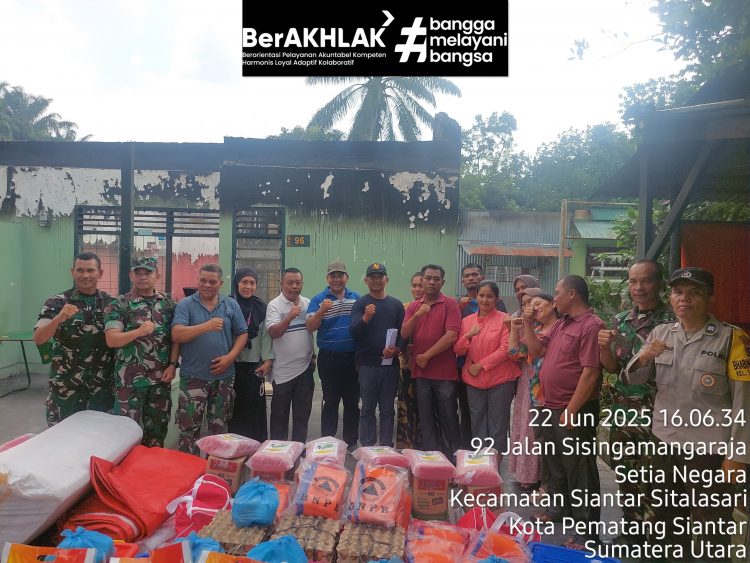 Foto bersama disela kegiatan.