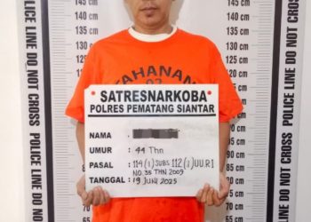 Foto tersangka dan barang bukti.