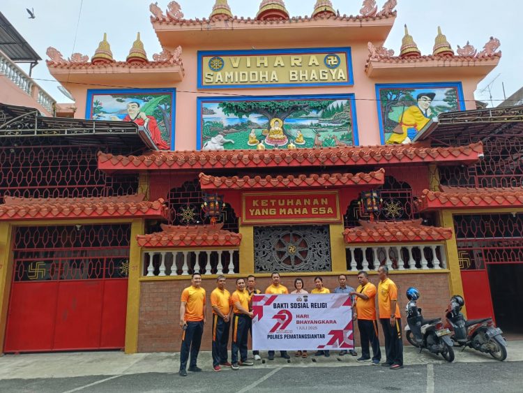 Polres Pematangsiantar dipimpin Kabag Sumber Daya Manusia (SDM), AKP Maralidang Harahap melaksanakan bakti religi, di tiga  rumah ibadah yang ada di wilayah hukum Polres Pematangsianțar secara serentak, pada Selasa (24/6/2025) pagi.