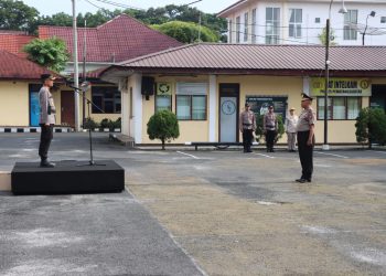 Wakapolres, Kompol Hendrik Situmorang, MM, pimpin pelaksanaan Upacara Kenaikan Pangkat Pengabdian yang dirangkai Apel Jam Pimpinan, di Lapangan Apel Polres Pematangsiantar, pada Rabu (4/6/2025) pagi, pukul 08.00 WIB.