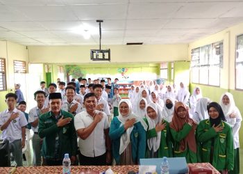 Kasat Reserse Narkoba Polres Pematangsiantar, AKP Jonni H. Pardede SH, bersama KBO, IPTU Apri DamaniK SH, hadir menjadi narasumber dalam kegiatan “Seminar Pencegahan Narkoba dan Kenakalan Remaja” yang diselenggarakan Pimpinan Daerah (PD) Ikatan Pelajar Al Washliyah Kota Pematangsiantar, pada Senin (16/6/2025) pagi.