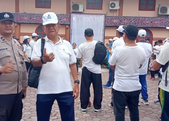Bhabinkamtibmas Kelurahan Pahlawan dan Bhabinkamtibmas Kelurahan Kebun Sayur melaksanakan monitoring kegiatan gerak jalan Jemaat Gereja HKBP Dame, di Jalan Sang Naualuh, Kelurahan Siopat Suhu, Kecamatan Siantar Timur, Kota Pematangsiantar, pada Sabtu (14/6/2025) pagi.