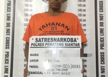 Foto tersangka dan barang bukti.