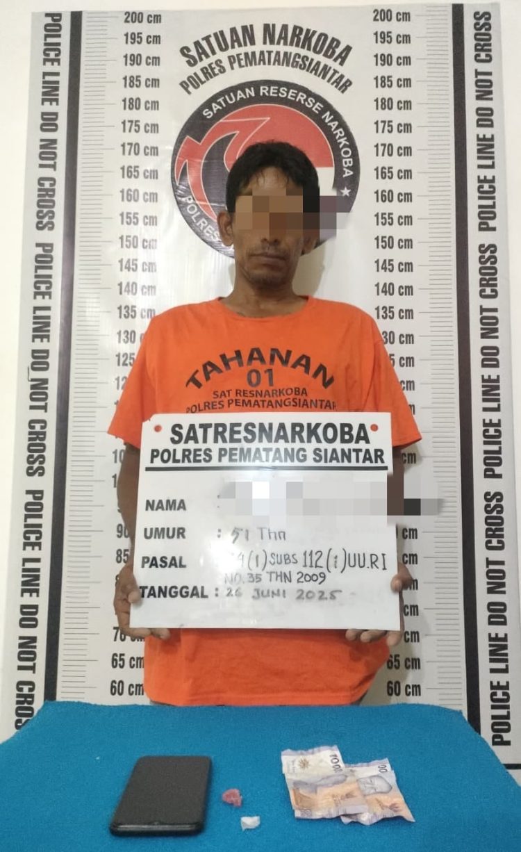 Foto tersangka dan barang bukti.