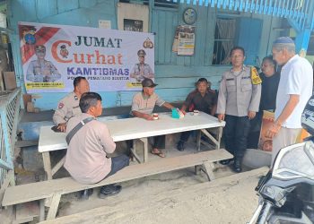 Polsek Siantar Marihat melaksanakan Jumat Curhat Kamtibmas, di Jalan Bahkora 2 Pematangsiantar, tepatnya di warung kopi Pak Andre, pada Jumat (13/6/2025) pagi.