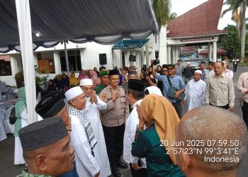 Polres Pematangsiantar melaksanakan pengamanan penyambutan kepulangan Jamaah Haji Kota Pematangsiantar Tahun 2025, di Kantor Wali Kota Pematangsiantar, pada Jumat (20/6/2025).