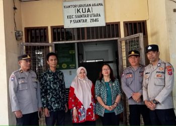 Foto bersama disela kegiatan.
