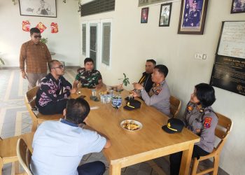 Kapolsek Siantar Marihat, AKP Doni Simanjuntak bersama Forkopimca Siantar Marimbun, datangi Pabrik Somail, di Jalan Melanthon Siregar, pada Kamis (19/6/2025) siang.