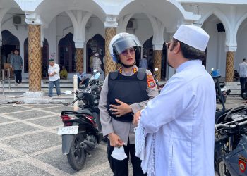 Kapolres Pematangsiantar, AKBP Sah Udur T.M. Sitinjak, SH, SIK, MH, pimpin pelaksanaan Patroli Srikandi Polisi Wanita (Polwan), pada Jumat (6/6/2025) siang.