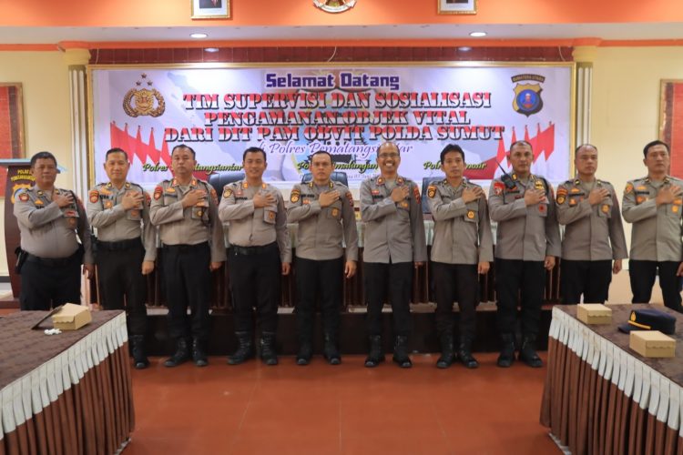 Foto bersama disela kegiatan.