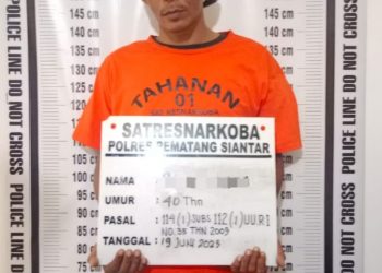 Foto tersangka dan barang bukti.