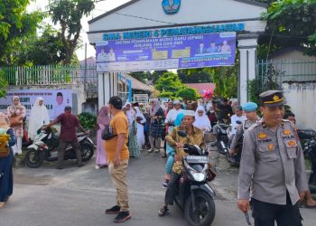 Polres Pematangsiantar mengamankan sholat Idul Adha 1446 H di Lapangan SMA Negeri 4, Jalan Pattimura, Kelurahan Pahlawan, Kecamatan Siantar Timur.