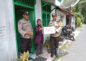Polsek Siantar Barat membagikan bantuan sosial (Bansos) kepada warga yang membutuhkan, pada Selasa (24/6/2025) siang.