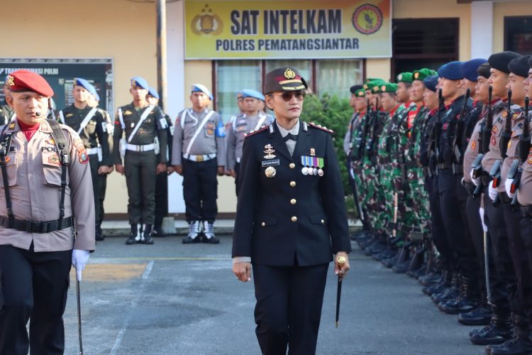 Polres Pematangsianțar menggelar upacara, bakti kesehatan dan syukuran dalam rangka Hari Bhayangkara ke 79, di Lapangan Apel Mako Polres Pematangsianțar, pada Selasa (1/7/2025) pagi.