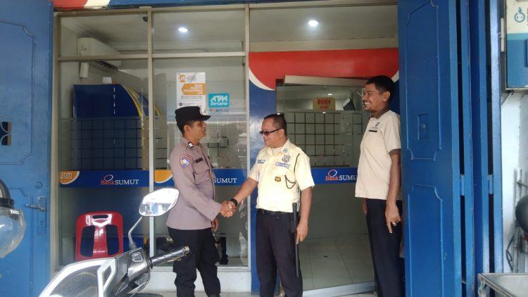 Polsek Siantar Utara melaksanakan sambang di Bank Sumut, Jalan Patuan Nagari Pematangsiantar, pada Rabu (16/7/2025) pagi.