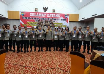Kasat Binmas Polres Pematangsiantar, IPTU Maxi. J. Manurung SH, bersama Kanit Bhabinkamtibmas dan 2 perwakilan Bhabinkamtibmas, mengikuti rapat koordinasi (Rakor) Tahun Anggaran (T.A) 2024.
