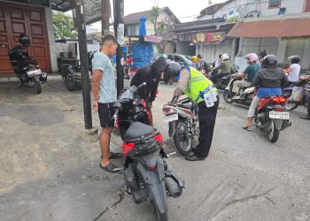 Sat Lantas Polres Pematangsiantar melakukan penindakan terhadap pengendara kendaraan yang melakukan pelanggaran lalulintas secara kasakmata.
