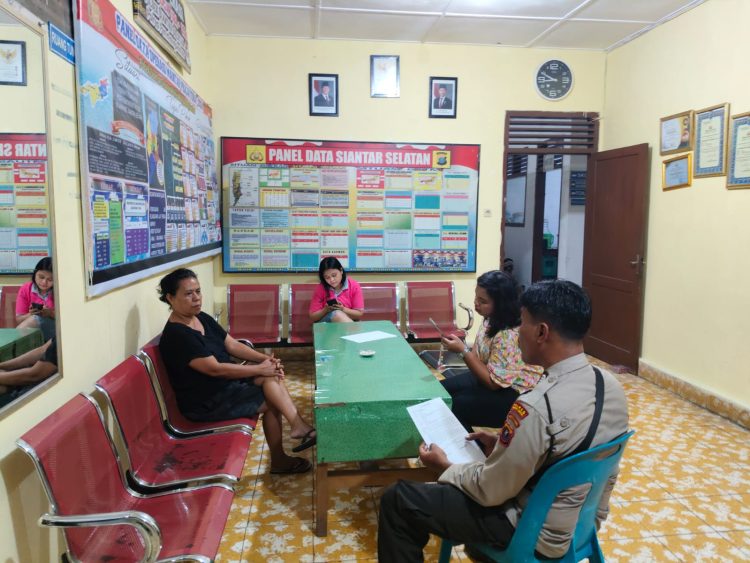Polsek Siantar Selatan menyelesaikan masalah perselisihan warga, pada Selasa (22/7/2025) malam.