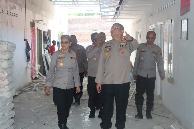 Kapolres Pematangsiantar, AKBP Sah Udur T.M. Sitinjak SH, SIK, MH, menyambut Inspektorat Pengawasan Daerah (Irwasda) Polda Sumut, Kombes Pol Nanang Masbudhi, S.I.K, M.Si, CFrA dalam rangka pengecekan Satuan Pelayanan Pemenuhan Gizi (SPPG) Polres Pematangsiantar, pada Rabu (30/7/2025) pagi.